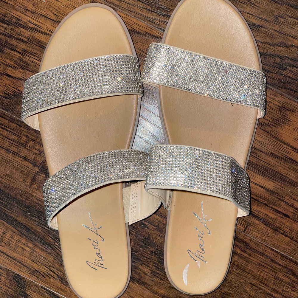 size 9 sandels. worn once.